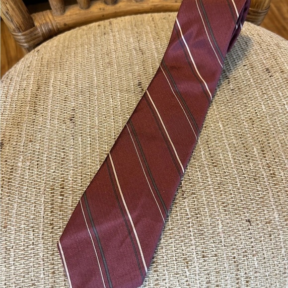 Oscar de la Renta Elegant Striped Tie in Burgundy and Tan - Picture 1 of 8